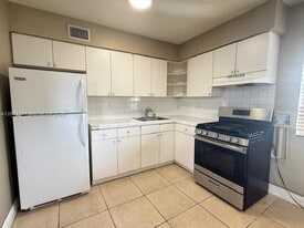 4300 SW 67th Ave in Miami, FL - Building Photo