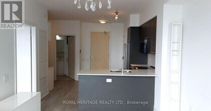 30 Roehampton Ave in Toronto, ON - Building Photo - Building Photo