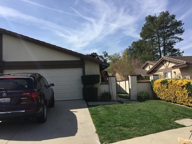 25659 Palma Alta Dr in Santa Clarita, CA - Building Photo - Building Photo