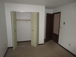 830 S Moore St in Blue Earth, MN - Foto de edificio - Building Photo
