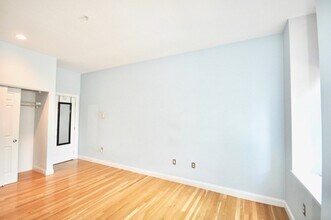 340 Bunker Hill St, Unit 1E in Boston, MA - Building Photo - Building Photo
