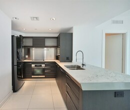 200 Biscayne Boulevard Way, Unit 3603 in Miami, FL - Building Photo - Building Photo