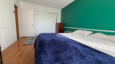 1135 Glenville Dr in Los Angeles, CA - Foto de edificio - Building Photo