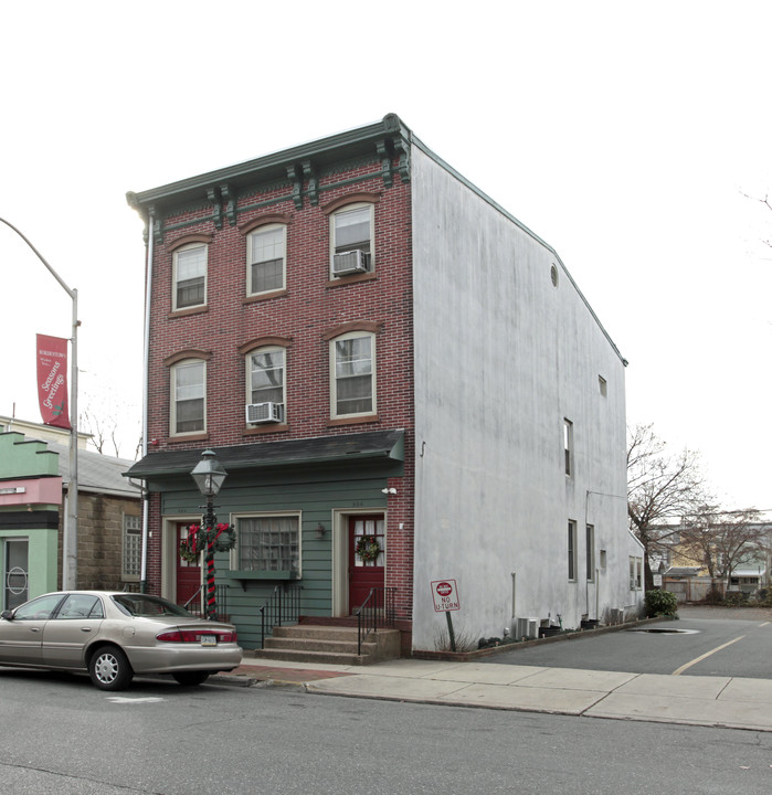 354 Farnsworth Ave in Bordentown, NJ - Building Photo