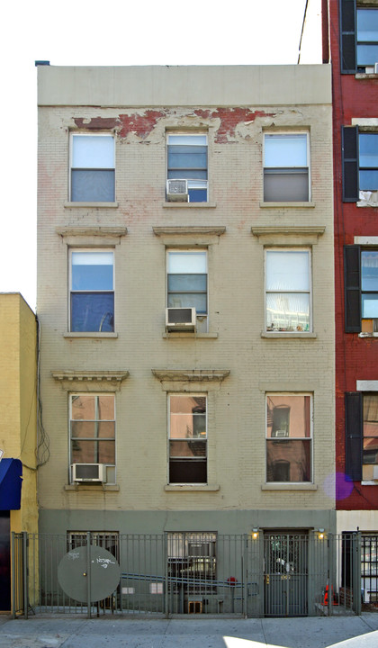 302 W 30th St in New York, NY - Building Photo