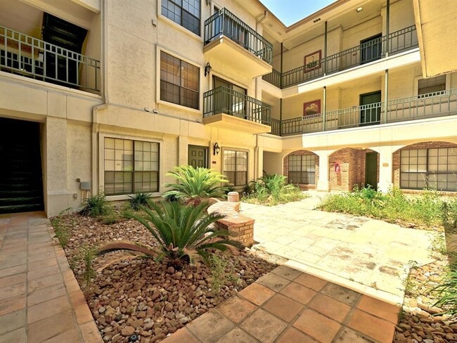 property at 1908 San Antonio St