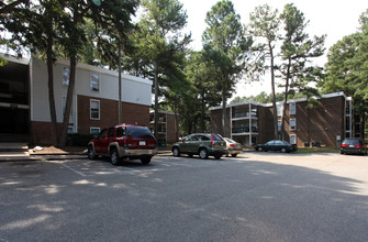 Cedar Point Apartments in Raleigh, NC - Foto de edificio - Building Photo