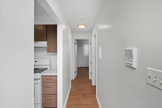 126 W Washington St in Round Lake, IL - Foto de edificio - Building Photo