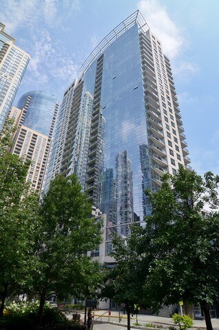 201 N West Shore Dr, Unit 806A in Chicago, IL - Foto de edificio