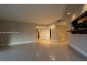 21075 NE 34th Ave in Miami, FL - Building Photo - Building Photo
