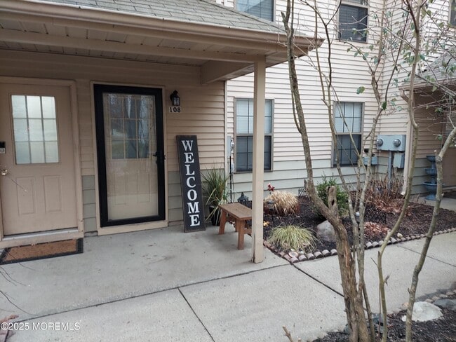 property at 108 Daisy Ct
