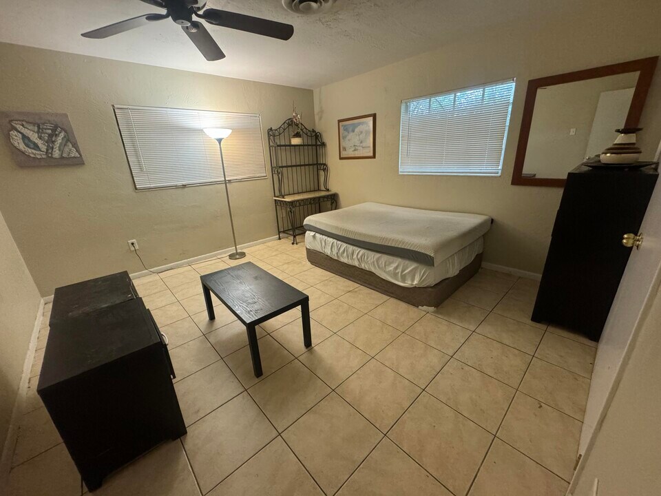 198 SW 15th St in Boca Raton, FL - Building Photo