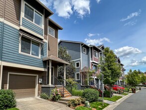 10521 NE Park Ridge Way in Hillsboro, OR - Building Photo - Building Photo