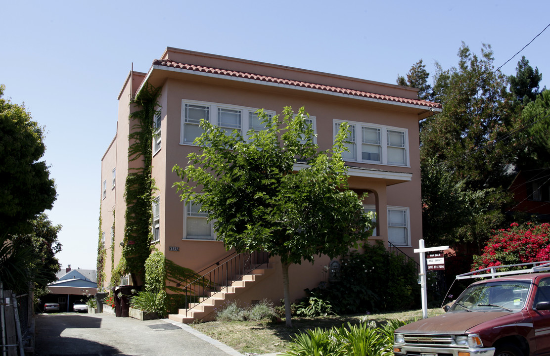 1131 Bella Vista Ave in Oakland, CA - Building Photo