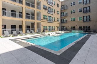 Lennox at West Village in Dallas, TX - Foto de edificio - Building Photo