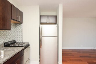 450 W Wellington Ave in Chicago, IL - Foto de edificio - Building Photo