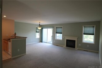 1001 Cypress Dr in Danbury, CT - Building Photo - Building Photo