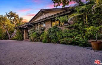 829 Whittier Dr in Beverly Hills, CA - Building Photo - Building Photo
