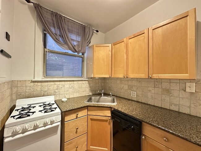 526A W Surf St, Unit A06W