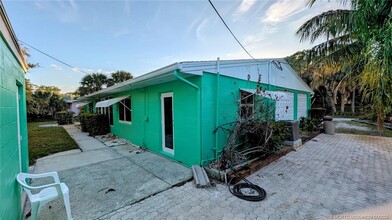 1137 NE Kubin Ave in Jensen Beach, FL - Building Photo - Building Photo