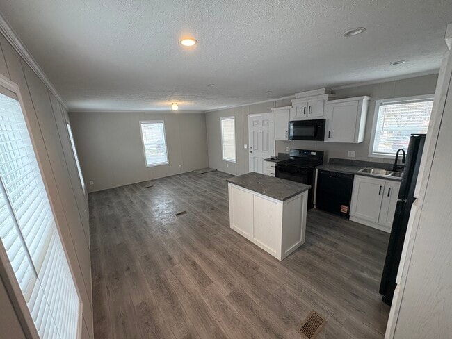 8925 Beechwood Dr in Kalamazoo, MI - Building Photo - Building Photo