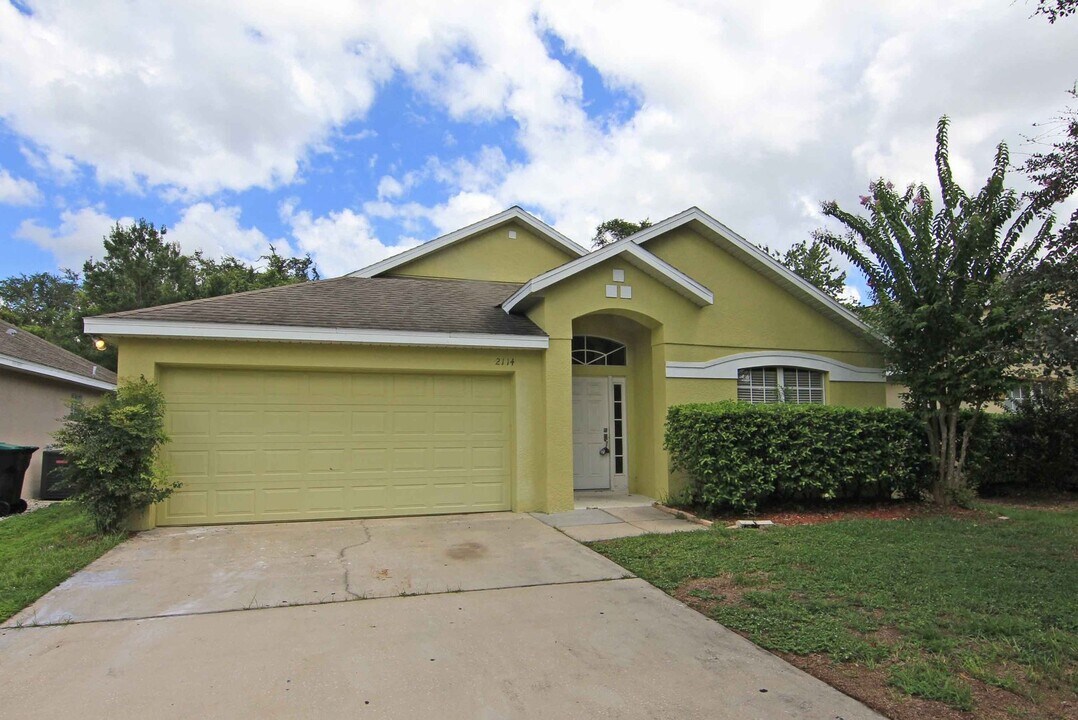 2114 Ruche Ct in Orlando, FL - Foto de edificio
