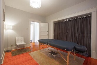 108 W 10th 1/2 St in Houston, TX - Building Photo - Building Photo