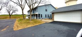 9477 Ranchview Ln N in Maple Grove, MN - Building Photo