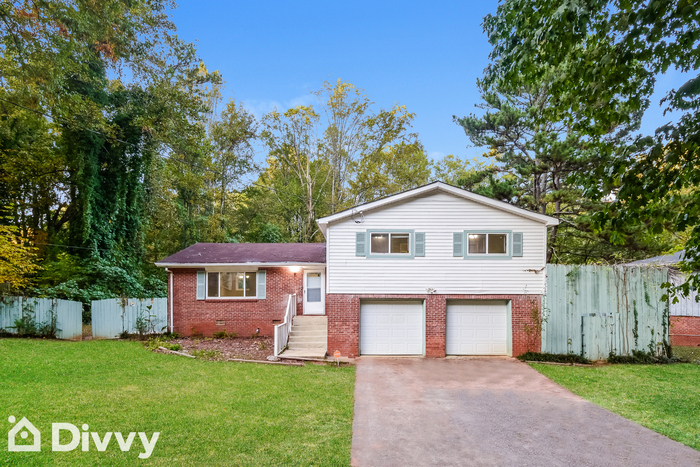 191 Lucan Way in Riverdale, GA - Foto de edificio