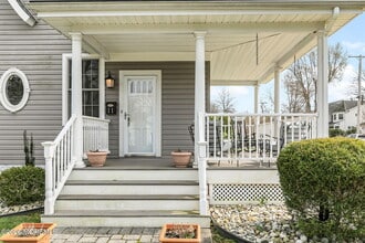 11 Lakeside Ave in Rumson, NJ - Building Photo - Building Photo