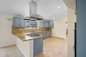 22321 Hartland St in Canoga Park, CA - Building Photo - Building Photo