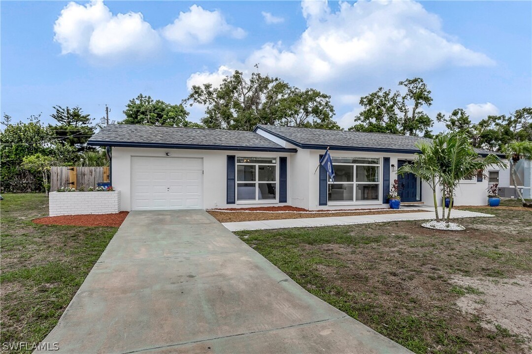 8919 Andover St in Ft. Myers, FL - Building Photo