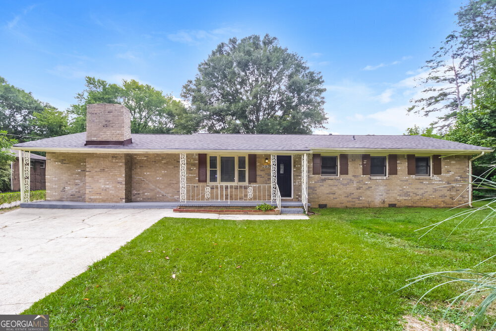 2063 Woodbine Cir in Austell, GA - Foto de edificio