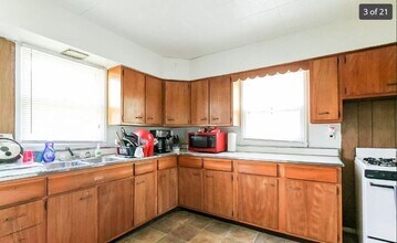 2304 S Pershing Dr in Muncie, IN - Building Photo - Building Photo
