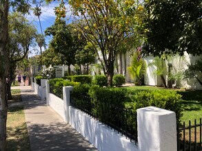 4525 Franklin Ave in Los Angeles, CA - Building Photo - Building Photo