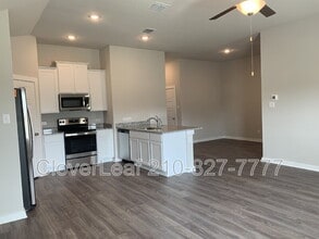 708 Stonemanor Bay in Seguin, TX - Building Photo - Building Photo