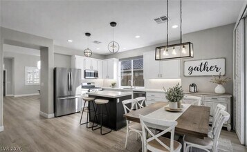2713 Sweet Willow Ln in Las Vegas, NV - Foto de edificio - Building Photo