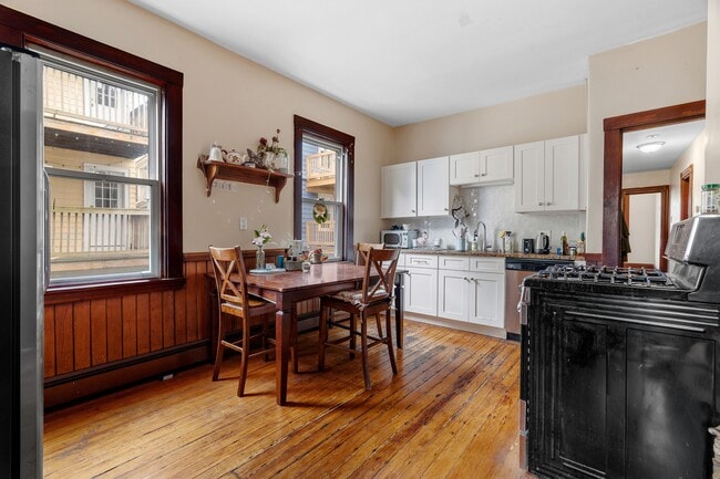 9 Spalding St, Unit 2 in Boston, MA - Foto de edificio - Building Photo