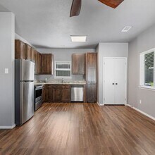 427 Jannie St-Unit -B in Denton, TX - Building Photo - Building Photo