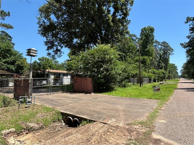 property at 133 Cherokee Ln