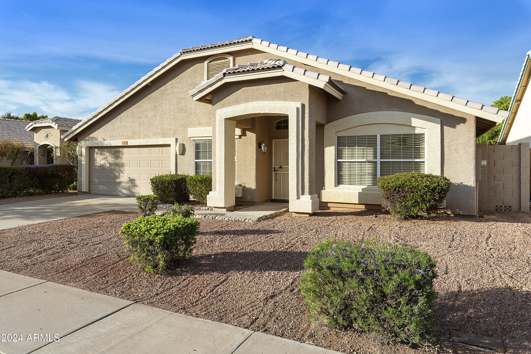 4520 E St John Rd in Phoenix, AZ - Foto de edificio