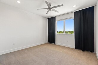 604 N Bluff Dr in Austin, TX - Building Photo - Building Photo