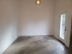 7008 NE Rodney Ct in Portland, OR - Building Photo - Building Photo