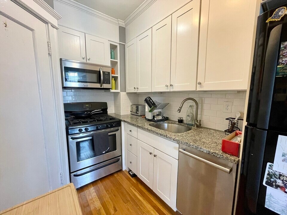 1 Crawford St in Cambridge, MA - Building Photo