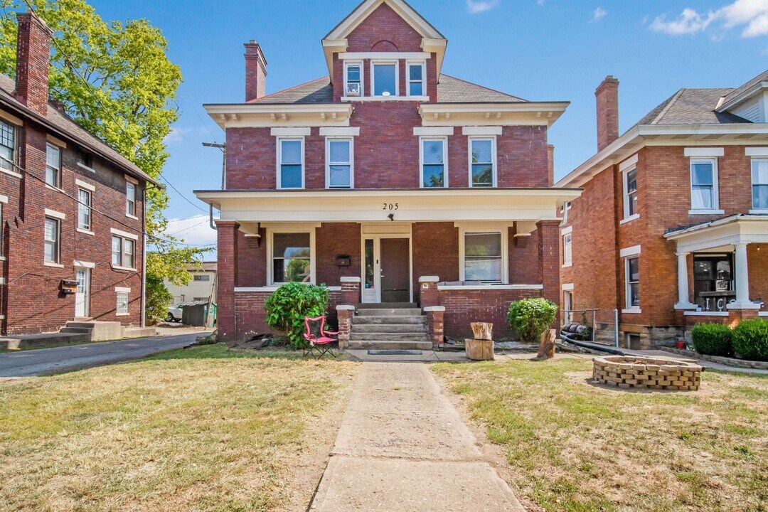 205 E 14th Ave in Columbus, OH - Foto de edificio