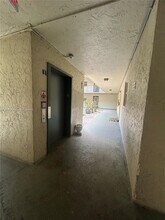 1800 SW 81st Ave in North Lauderdale, FL - Foto de edificio - Building Photo