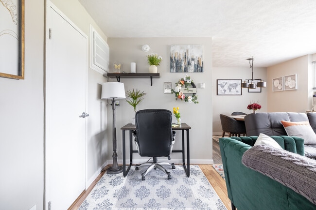 Georgetown Apartments in Fairview Park, OH - Building Photo - Building Photo