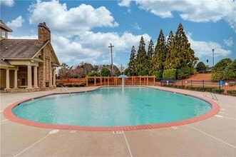 2718 Beynon Ln NE in Suwanee, GA - Foto de edificio - Building Photo
