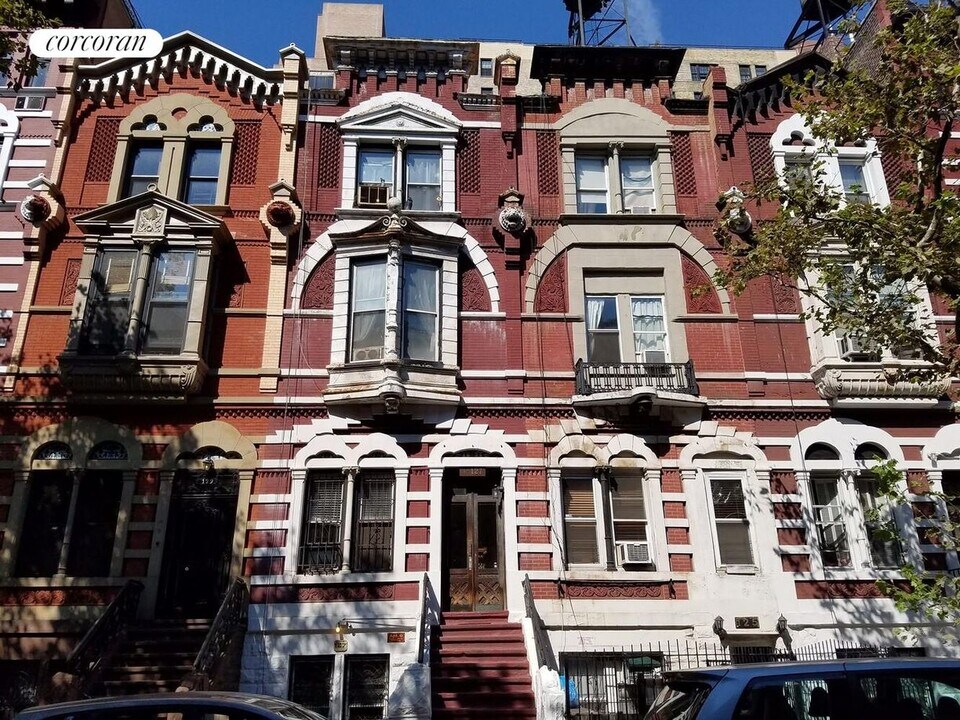 127 W 78th St in New York, NY - Building Photo