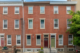 451 Fairmount Ave in Philadelphia, PA - Building Photo - Building Photo